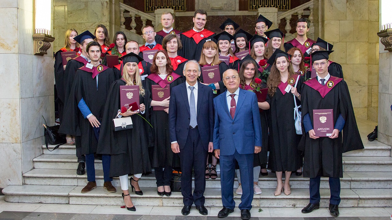 Вручение дипломов с отличием выпускникам исторического факультета МГУ (27 июня 2019)
