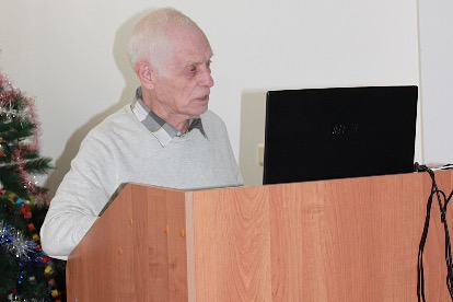 С докладом “Новгородские тиуны” выступает г.н.с. Института проблем передачи информации Л.А.Бассалыго