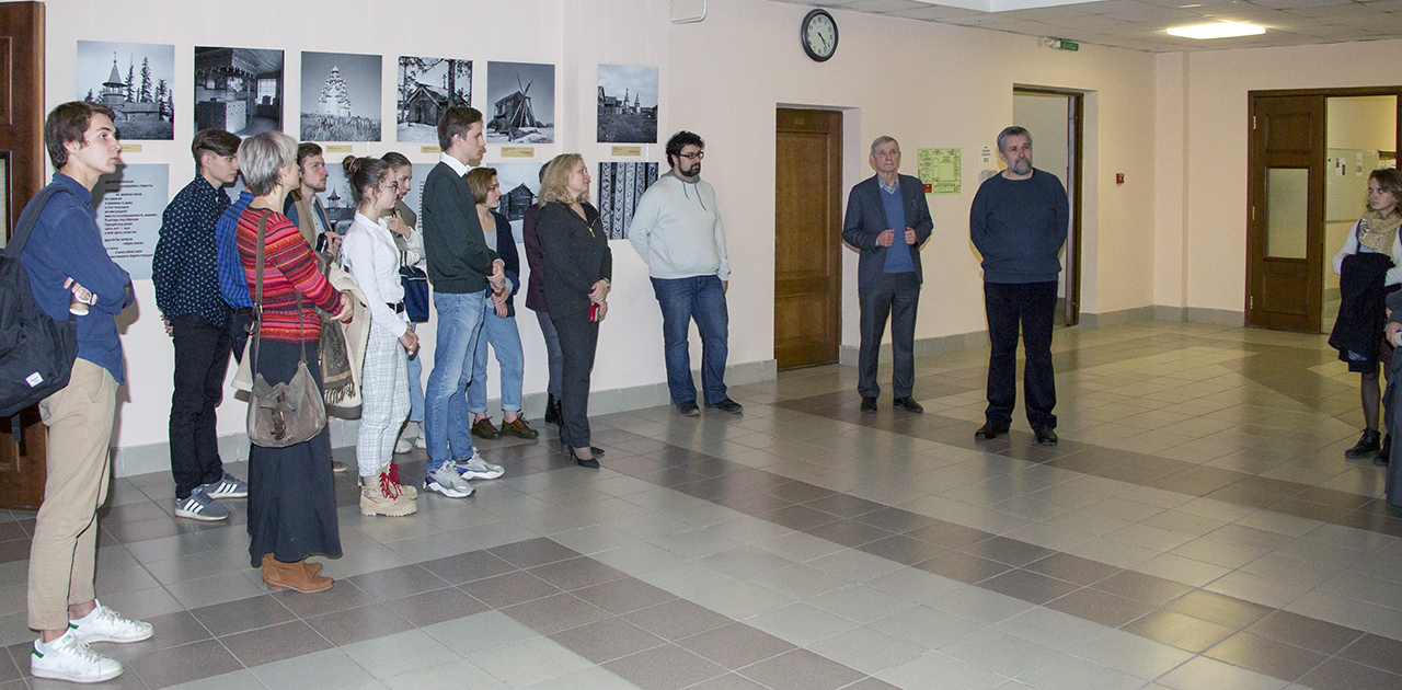 Выставка "На юру: Деревянная архитектура Заонежья в фотографиях Ларса Петтерссона" Выставка "На юру: Деревянная архитектура Заонежья в фотографиях Ларса Петтерссона"