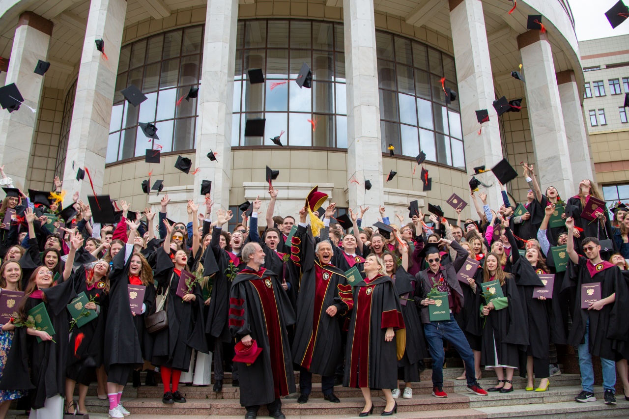 Вручение дипломов выпускникам бакалавриата и магистратуры 2022 года