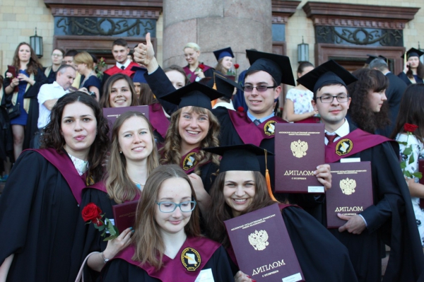 Вручение дипломов с отличием выпускникам исторического факультета МГУ (23 июня 2015)
