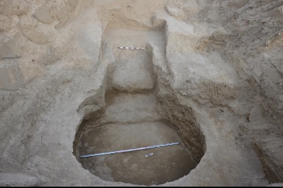 Подкурганная катакомба с погребением сарматского воина-аристократа в процессе расчистки