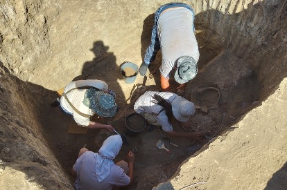 Расчистка ритуального комплекса среднего бронзового века