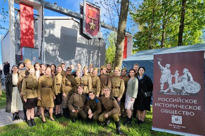 Участники концерта на площади Ленина 9 мая 2024 года
