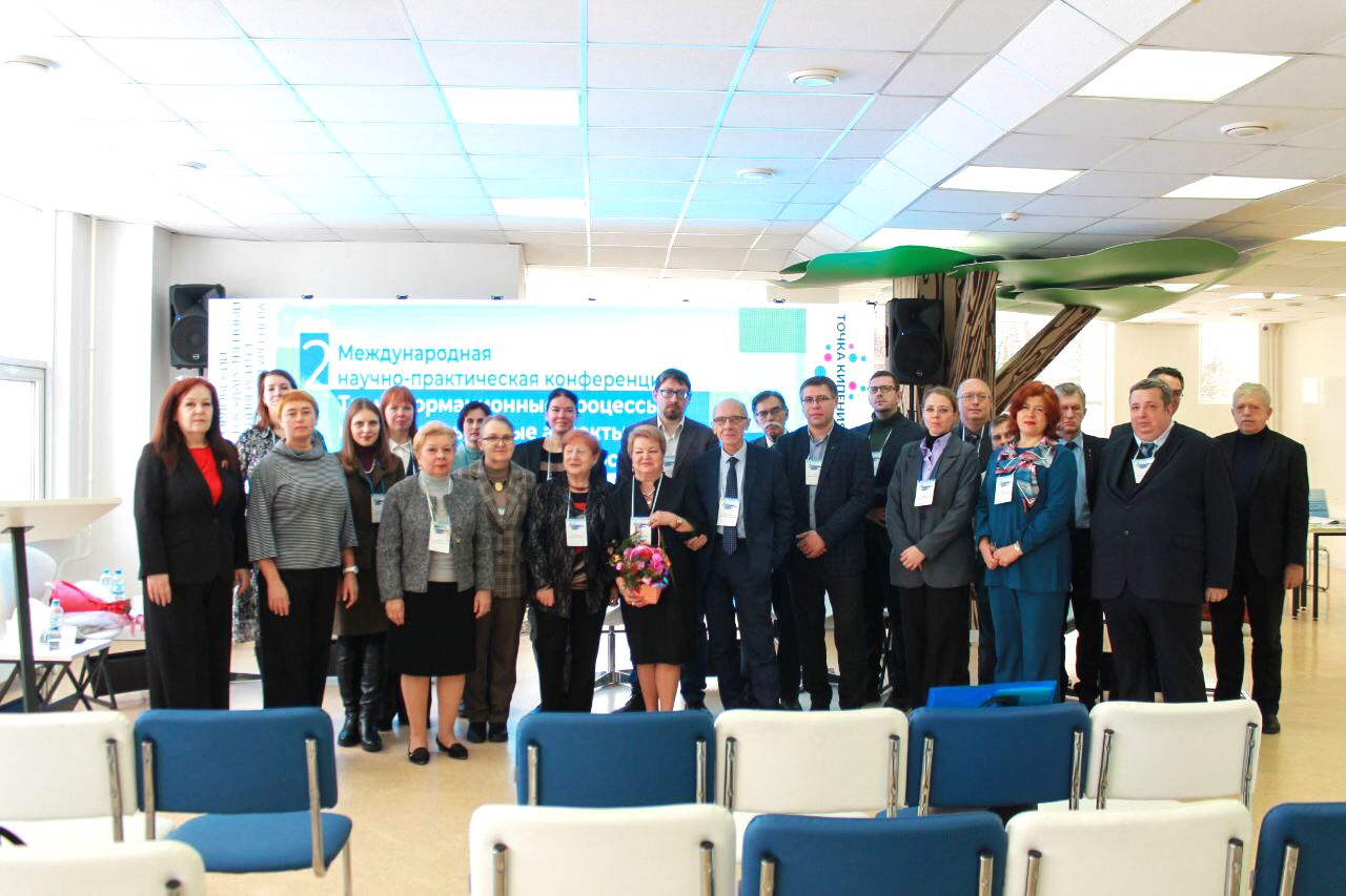 Е.А. Суслопарова выступила с докладом на конференции "Трансформационные процессы и социокультурные аспекты развития стран Запада, Востока и России в XVIII-XXI вв."